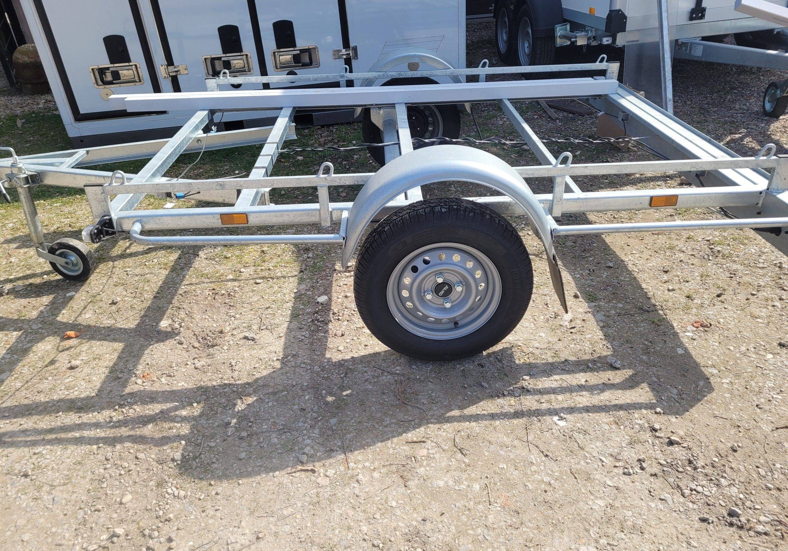 Opbouw fase van een koel- en vriesunits en koel- en vrieswagen. Mobikoel bouwt zelf haar untis
